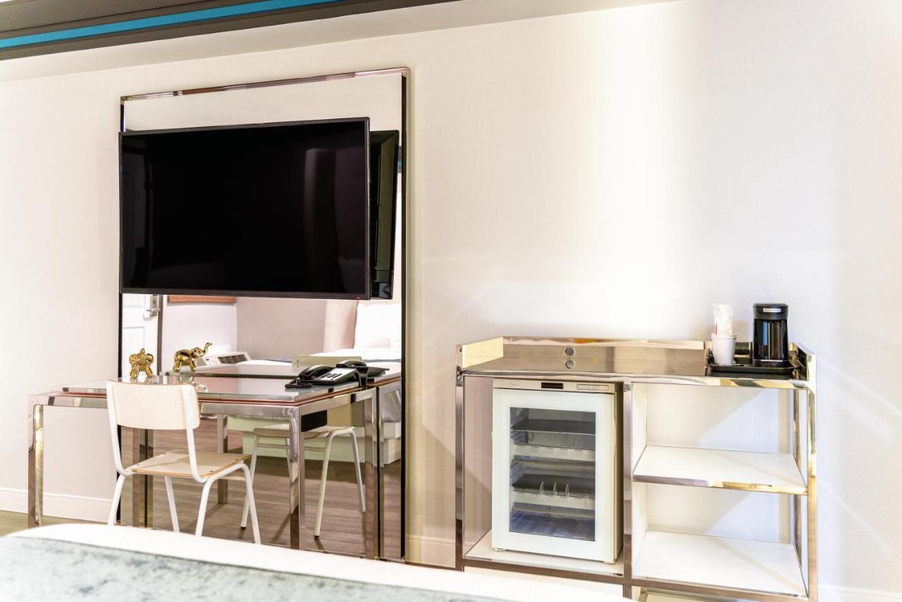 Aspire Inn Studios & Spas Белфлауър Екстериор снимка