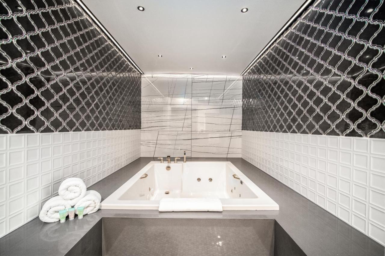 Aspire Inn Studios & Spas Белфлауър Екстериор снимка