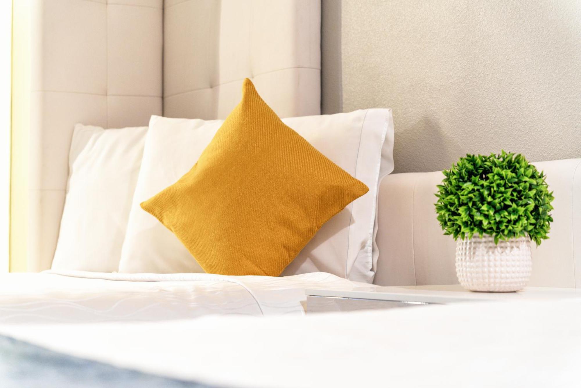 Aspire Inn Studios & Spas Белфлауър Екстериор снимка