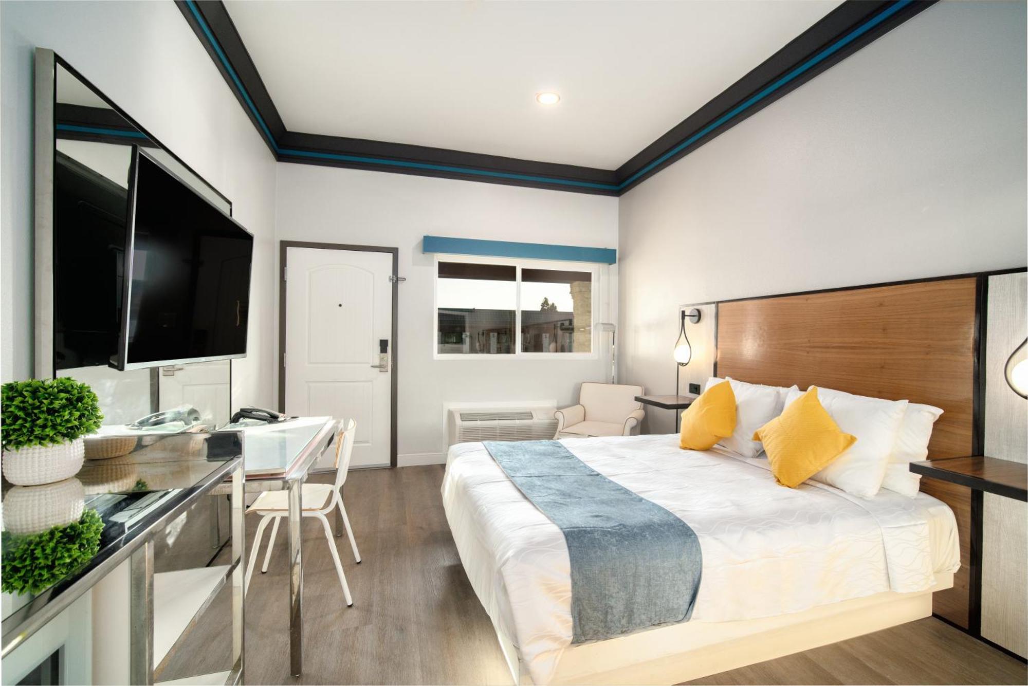 Aspire Inn Studios & Spas Белфлауър Екстериор снимка