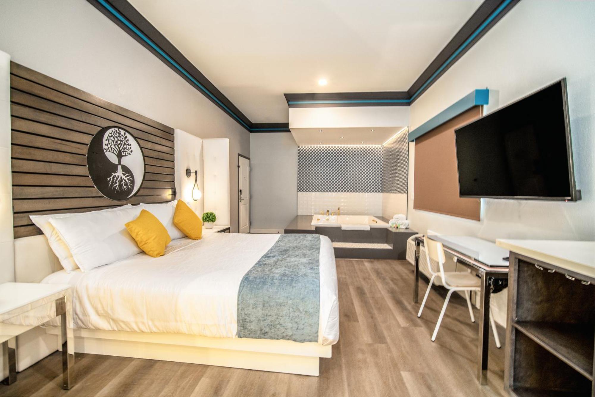 Aspire Inn Studios & Spas Белфлауър Екстериор снимка