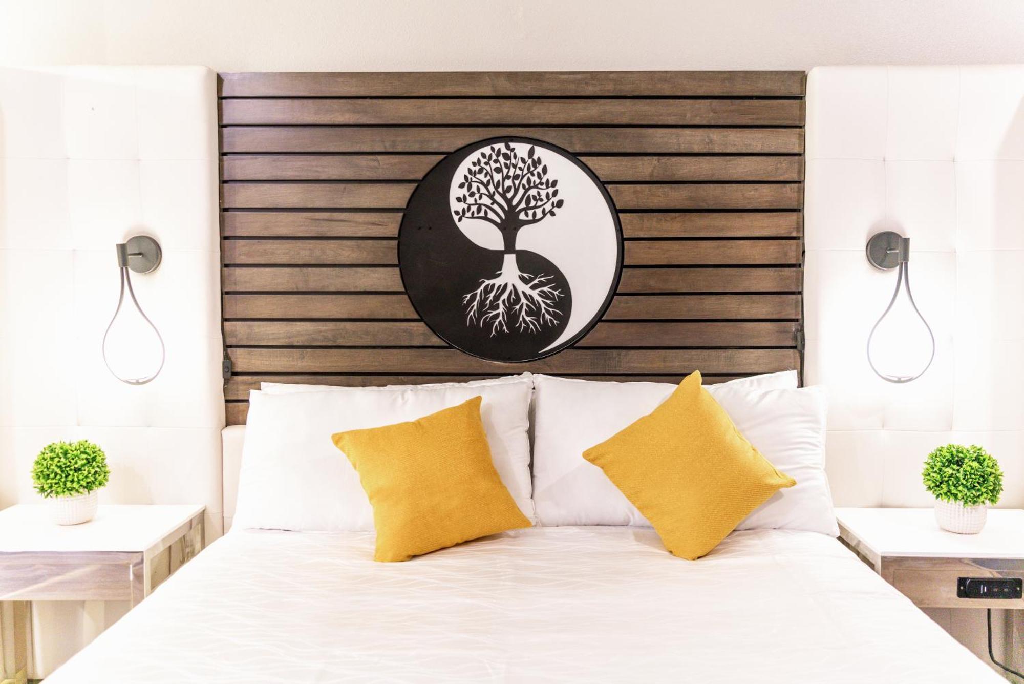 Aspire Inn Studios & Spas Белфлауър Екстериор снимка